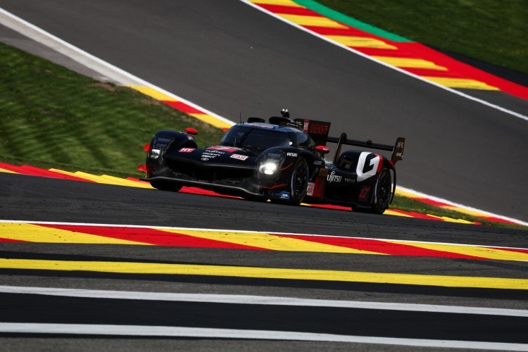 Toyota GR010 Hybrid im Bereich Eau Rouge