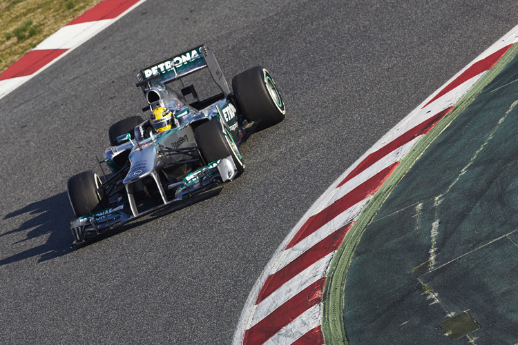 Lewis Hamilton drehte bei schwierigen Testbedingungen die bisher schnellste Runde