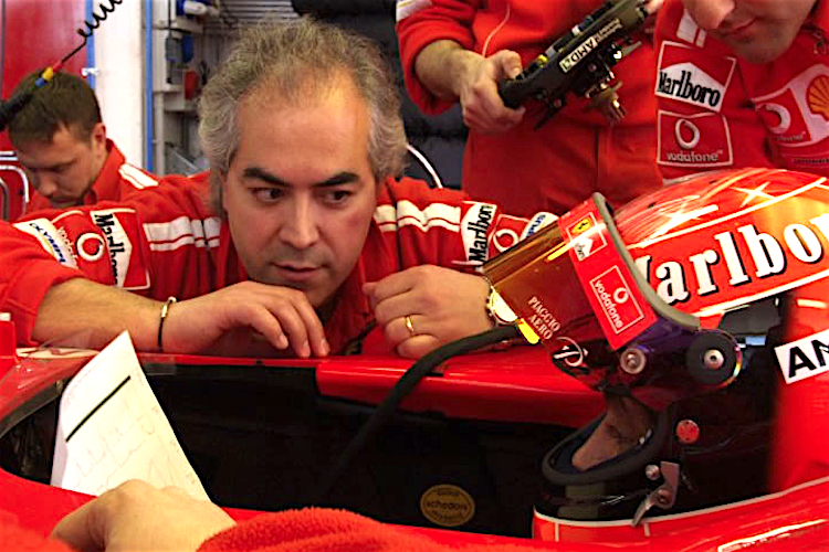 Luigi Mazzola am Wagen von Michael Schumacher
