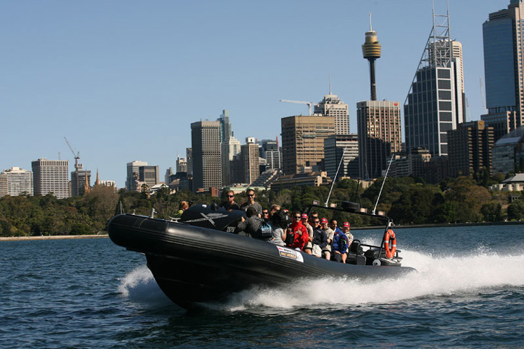 WM-Stras mit dem Powerboot in Sydney