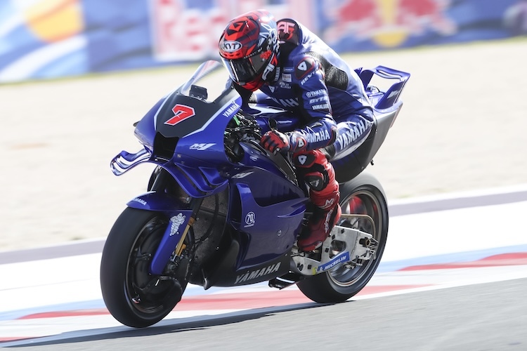 Sepang-Augusto-Fernandez-mit-V4-Yamaha-am-Start