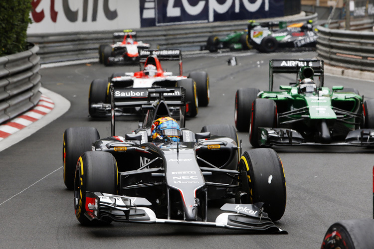 Sauber-Fahrer Gutiérrez vor Kobayashi und Bianchi, hinten ist Pérez gestrandet