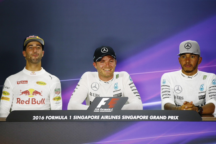 Daniel Ricciardo mit Nico Rosberg und Lewis Hamilton in Singapur