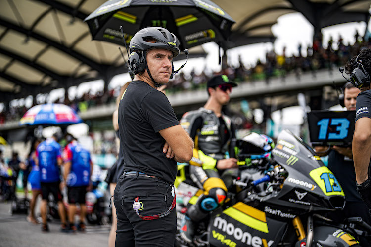 Roberto «Loca» Locatelli 2022 in seiner Funktion als Riding Coach beim Mooney VR46 Team mit Vietti