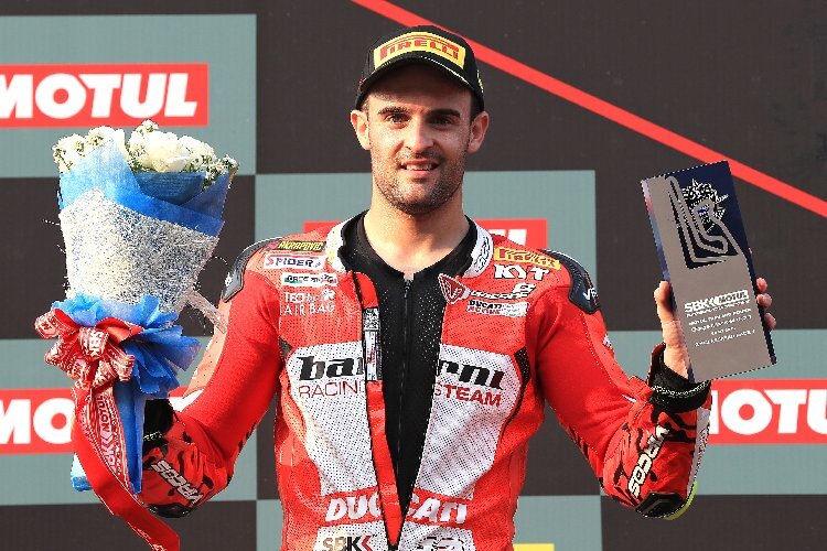 Die Pokale werden größer: Gelingt Xavi Fores in Aragon der erste Superbike-Sieg seiner Karriere?