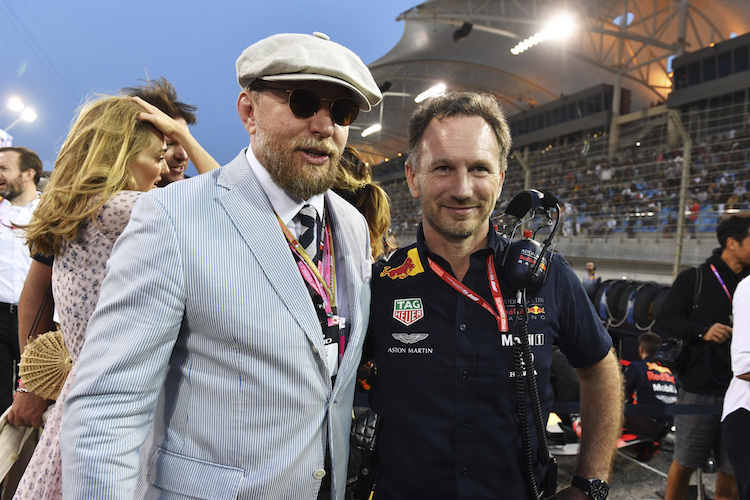 Red Bull Racing-Teamchef Christian Horner vor dem Start mit Filmregisseur Guy Ritchie