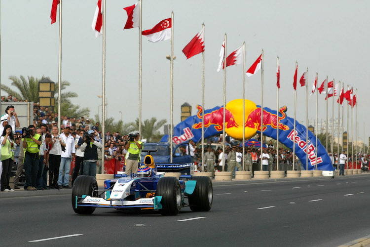 Neel Jani mit seinem Sauber 2004 in Bahrain