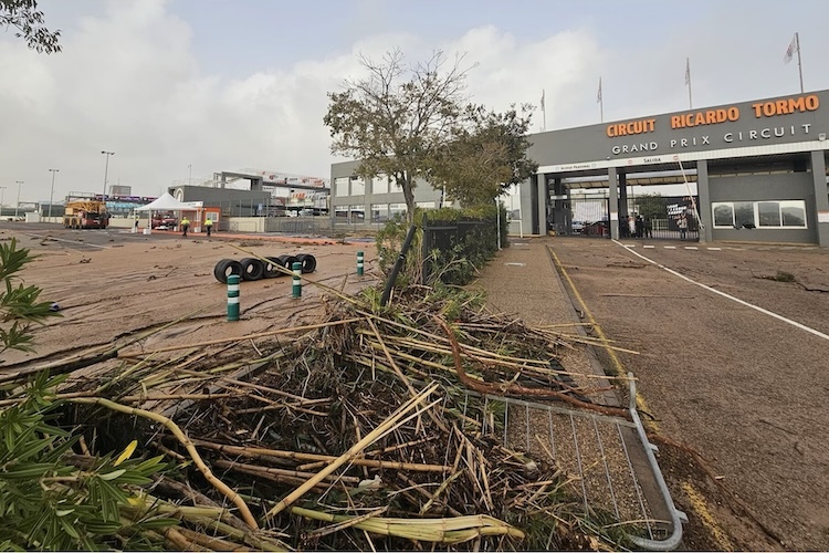 Der Eingangsbereich der  Rennstrecke am Tag nach der Unwetter-Katastrophe