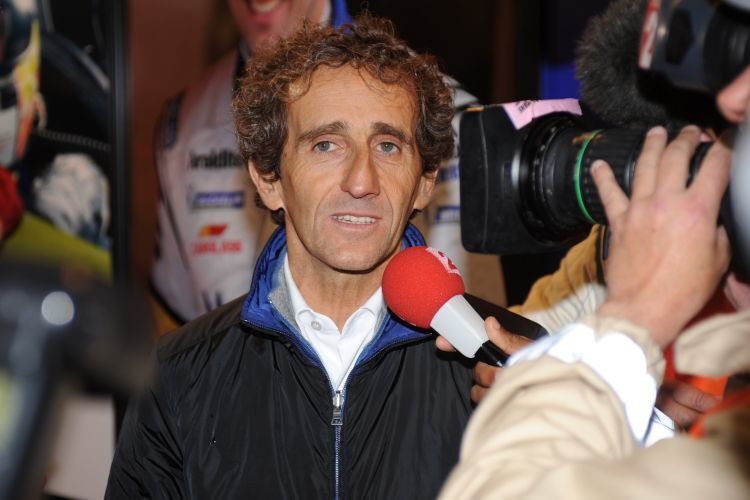 Alain Prost bringt sich in Position für Todts Team.
