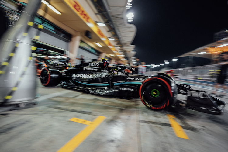 Lewis Hamilton geht mit frischen Reifen auf die Bahn