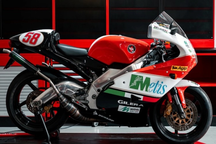 Die Zweitakt-Aprilia im Simoncelli-Design wird verlost