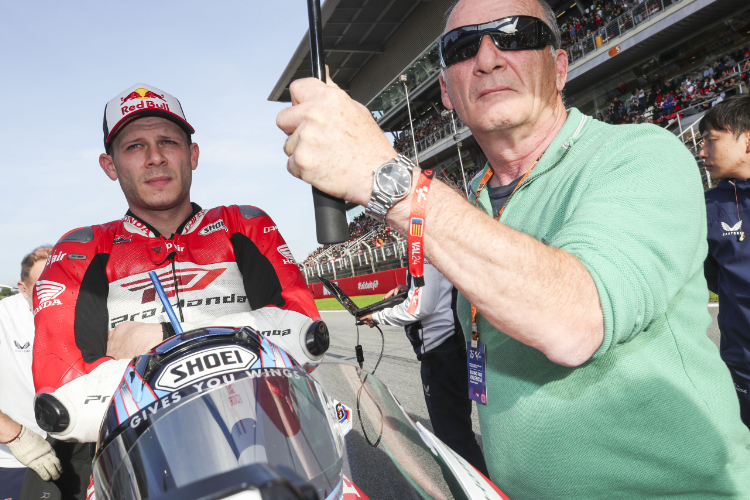 Stefan Bradl mit Vater Helmut in Montmelo