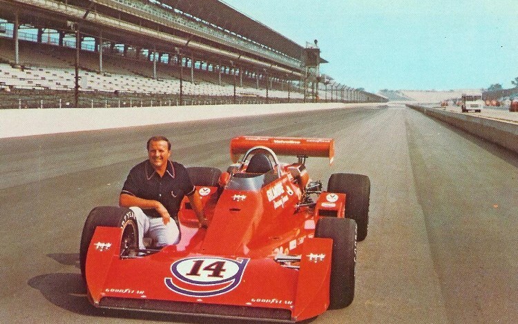 A.J. Foyt und sein Indy-Siegerwagen von 1977
