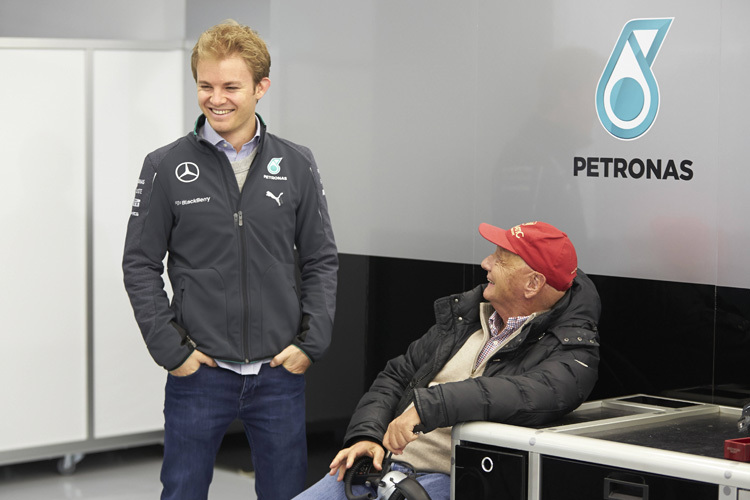 Da freut sich auch Geburtstagskind Niki Lauda mit Nico Rosberg