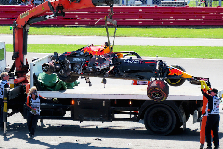 Max Verstappens Crash in Silverstone war heftig – der Schaden entsprehend gross