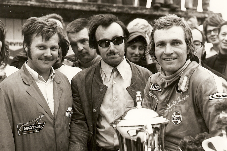 So sehen Sieger aus: Herbert und Josef Schnitzer, Dieter Quester beim EM-Lauf in Zandvoort 1971