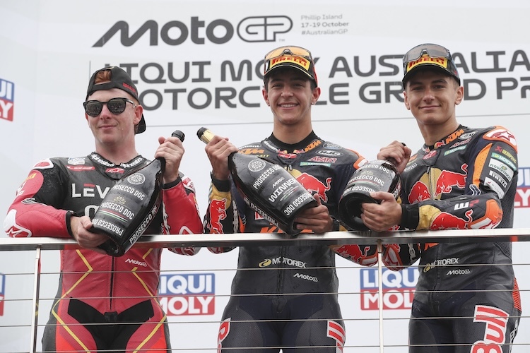 Sieger Rueda mit Aussie Joel Kelso (li.) und Rookie Alvaro Carpe