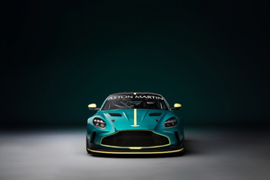 Der Aston Martin Vantage GT4)