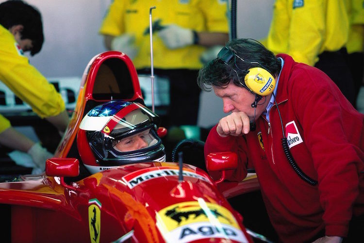 John Barnard am Wagen von Michael Schumacher