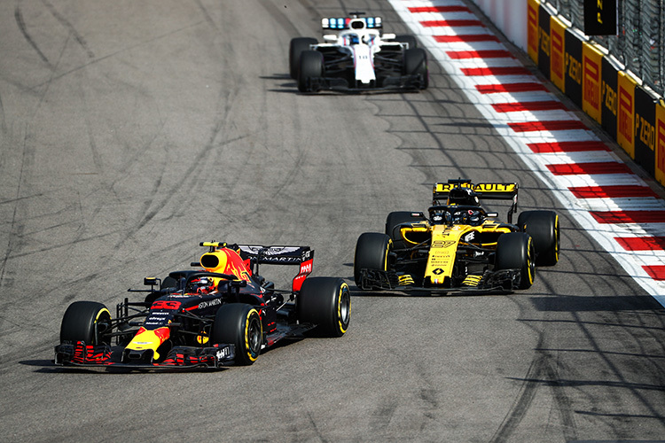 Renault fuhr mit dem Werksrennwagen den Kunden von Red Bull Racing hinterher