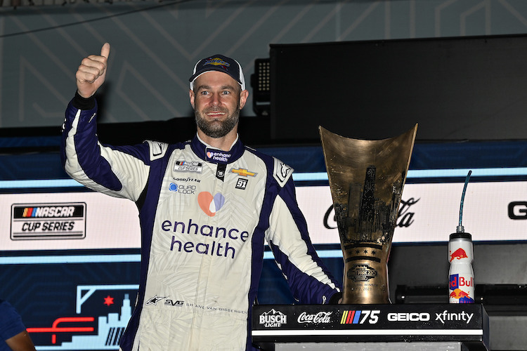 Red Bull-Fahrer Shane van Gisbergen gewinnt das NASCAR-Strassenrennen von Chicago