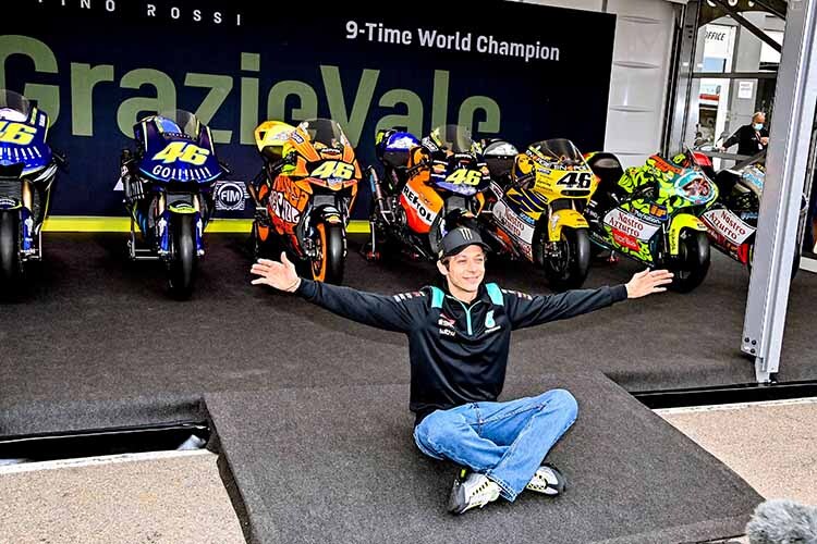 Rossi mit seinen neun WM-Sieger-Motorrädern