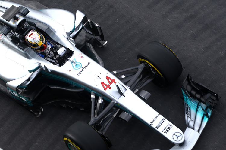 Traumjob: Lewis Hamilton liebt es, die erste Runde in einem neuen Rennauto auszurücken