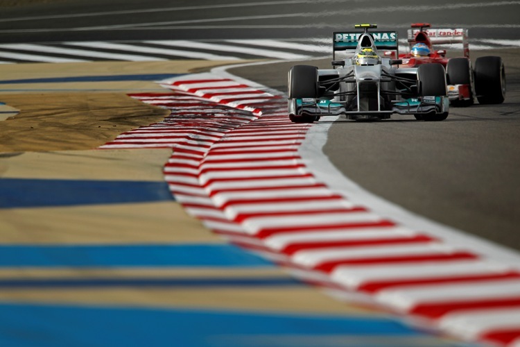 Harte Abwehr: Rosberg gegen Alonso in Bahrain