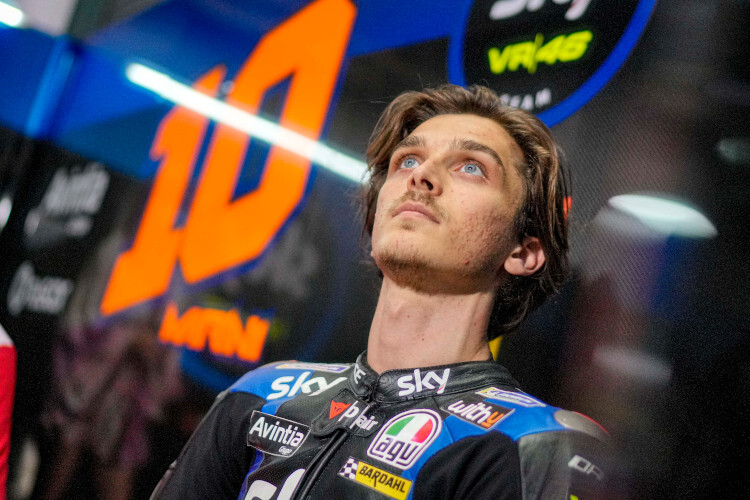 Luca Marini blickt konzentriert auf sein zweites MotoGP-Rennen