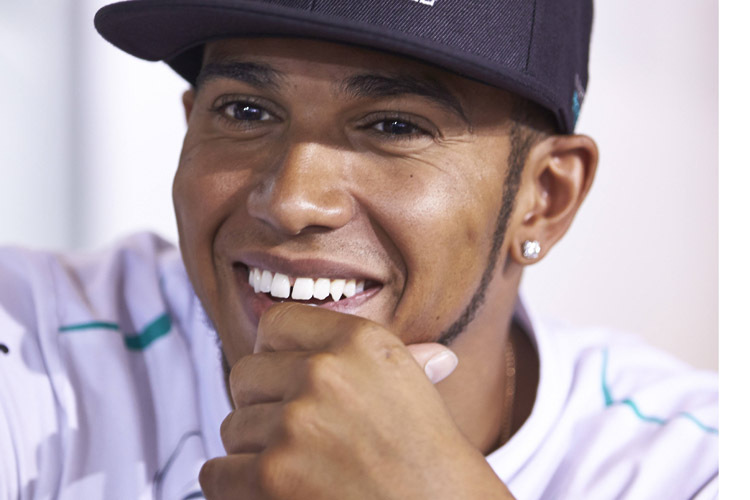 Strassenfeger: Lewis Hamilton drehte im ersten Freien Training in Singapur die schnellste Runde
