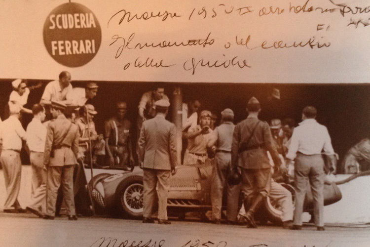 Dorino Serafini muss seinen Ferrari an Alberto Ascari abgeben