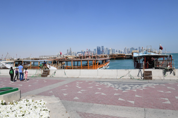 Die Corniche Promenade: Es ist wenig los in Doha