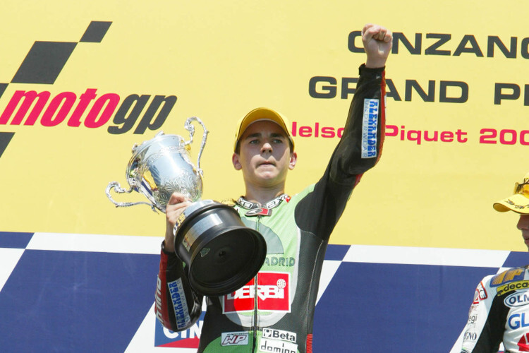 2003 errang Jorge Lorenzo seinen ersten GP-Sieg mit einem spektakulären Manöver gegen Pedrosa und Stoner